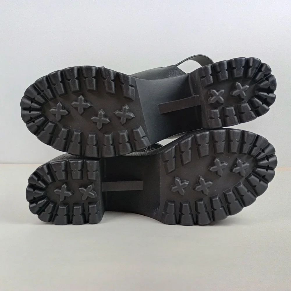Madden Girl Womens 7 Black Platform Lug Sole Buckle Strappy Coliee Sandals